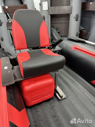 Надувная лодка Gladiator E380PRO