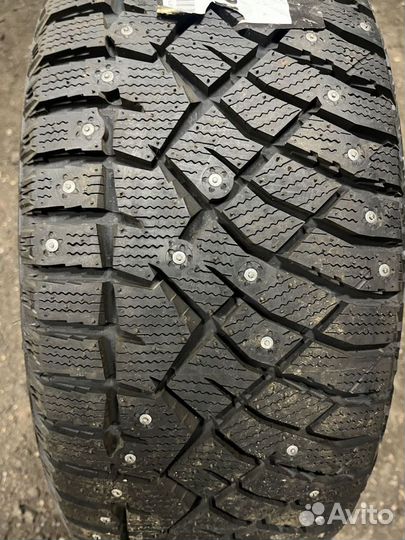 Nitto Therma Spike 215/55 R16 93T