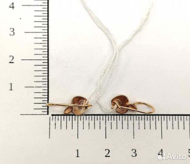 Золотые серьги с камнем