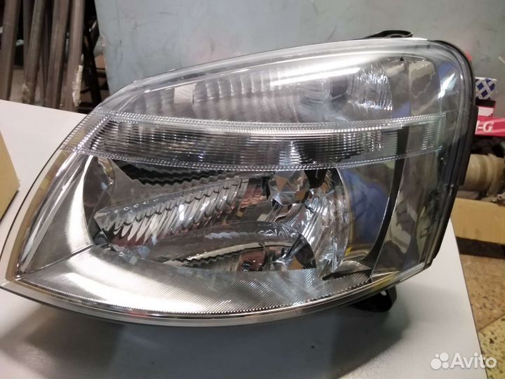 Фара левая Citroen berlingo Peugeot Partner origin