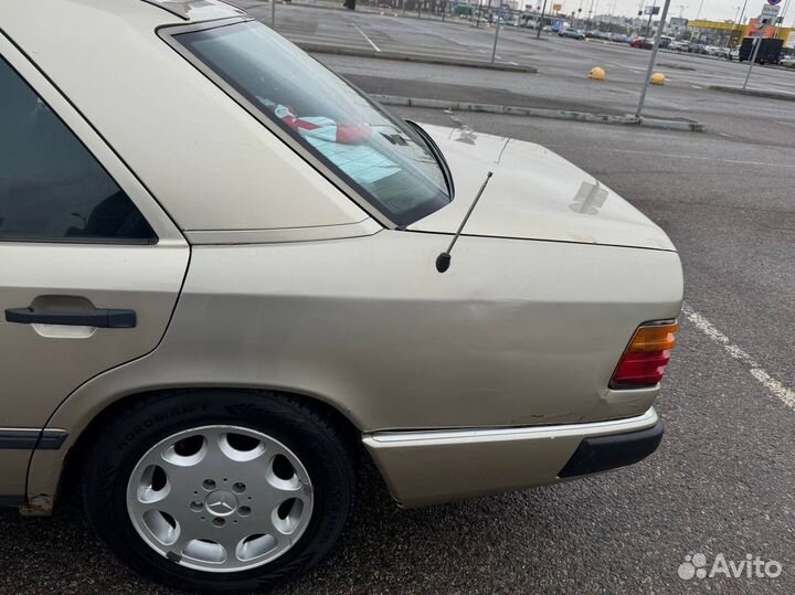 Mercedes-Benz W124 2.3 AT, 1988, битый, 46 228 км