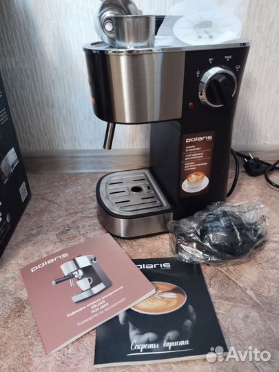 Кофеварка рожковая Polaris. Новая