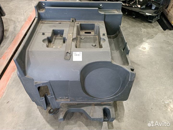 Ящик инструментальный правый Man Tgx