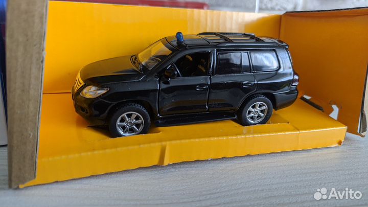Модели автомобиля Lexus lx570 1:43