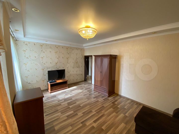 2-к. квартира, 65 м², 6/18 эт.