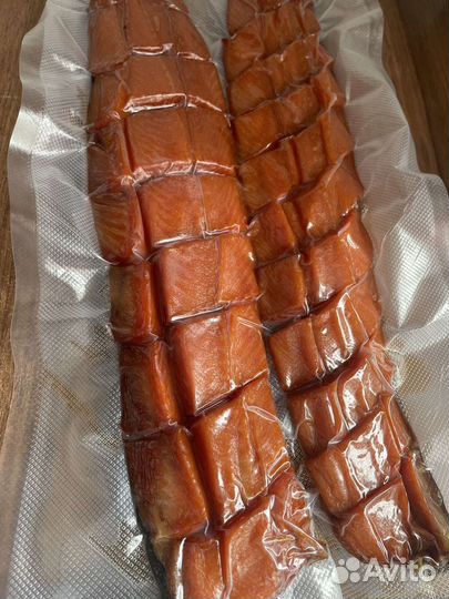 Красная копченая и вяленая рыба