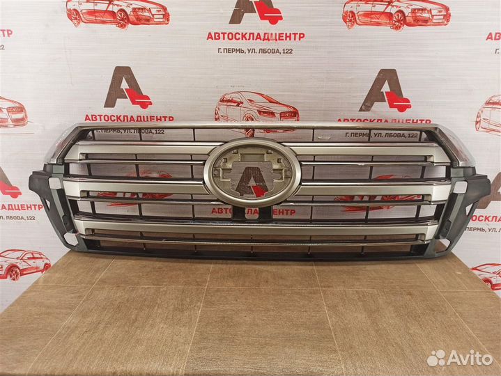 Решетка радиатора Toyota Land Cruiser 200 с 2015 г