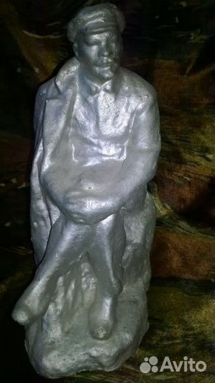 Скульптура В. И. Ленина