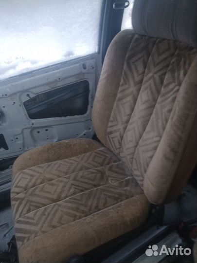 Передние сиденья crown