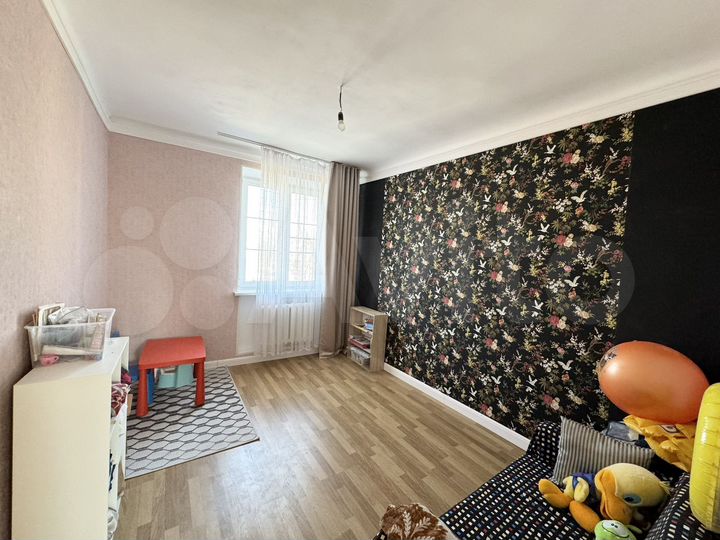 2-к. квартира, 42 м², 3/3 эт.