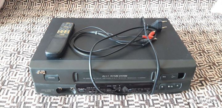 Видеомагнитофон jvc