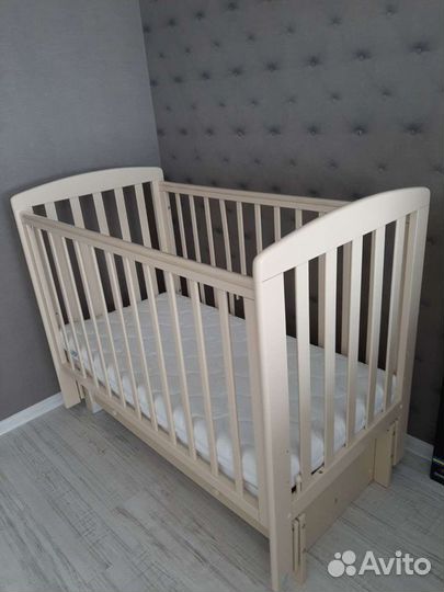 Детская кровать (массив бука) + матрас