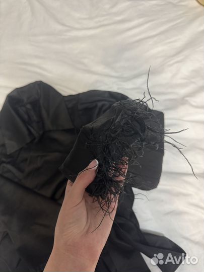 Блузка с перьями