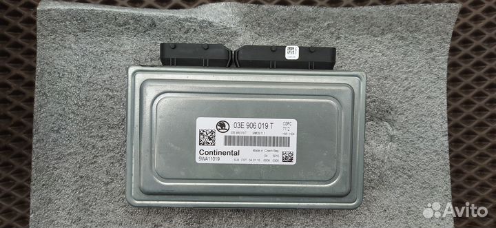 Блок управления двс Skoda Rapid 03E906019T