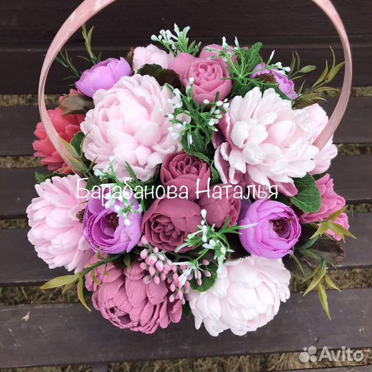 Букет пионов из мыла в корзине