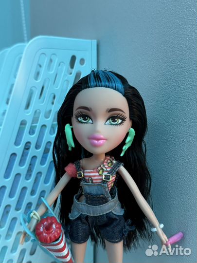 Кукла Bratz Backyard beach bash пляжная