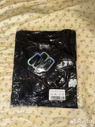 Yumms black tee