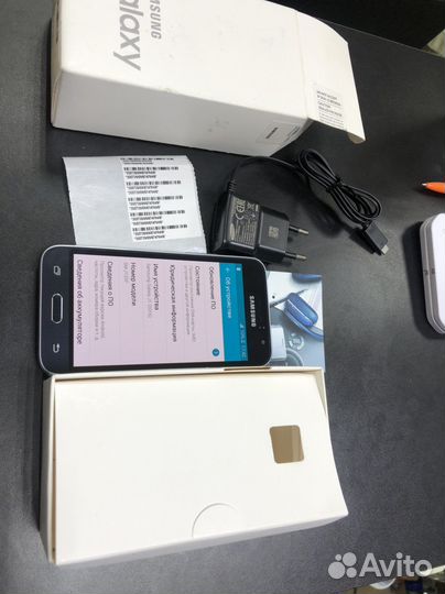 Телефон Samsung J120