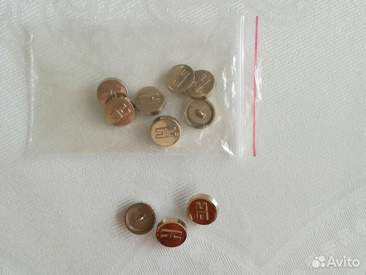Пуговицы брендовые металлические на ножке
