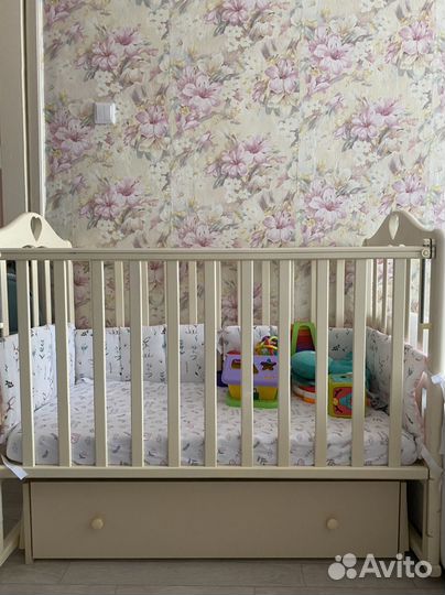 Кровать с маятником