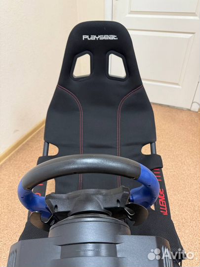 Кокпит для симрейсинга playseat + ThrustMaster T15