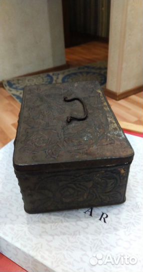 Коробка жестяная винтаж
