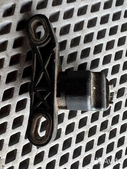 Датчик положения коленвала Mazda 6