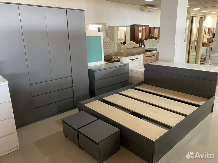 Спальный гарнитур 