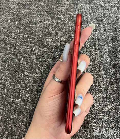 iPhone SE, 64 ГБ