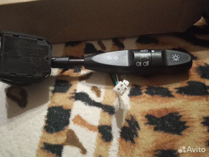 Переключатель света под рулевой левый