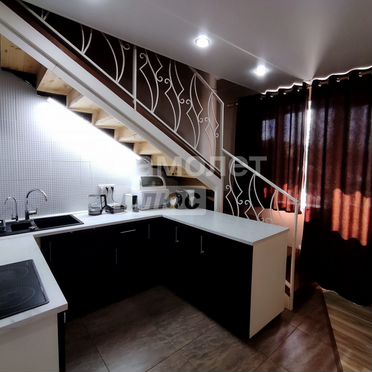 4-к. квартира, 90 м², 3/3 эт.