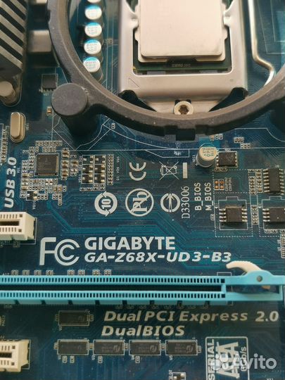 Материнская плата с процессором и памятью