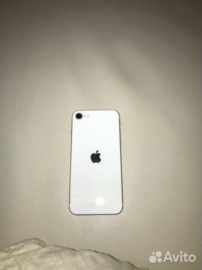 iPhone SE, 64 ГБ