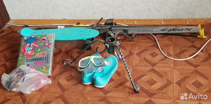 Лыжи, пениборд и каванная подставка для ёлочки