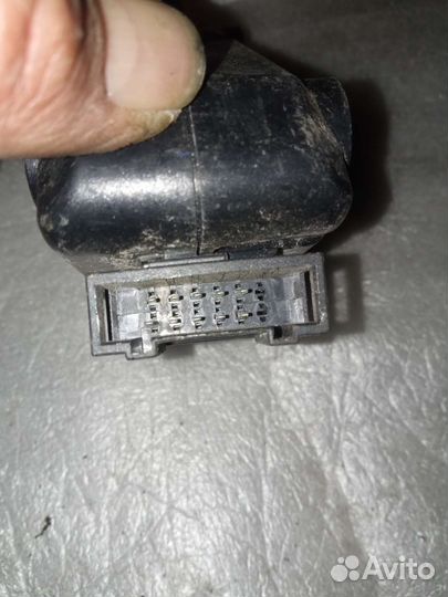 Volkswagen Golf V усилитель колонок