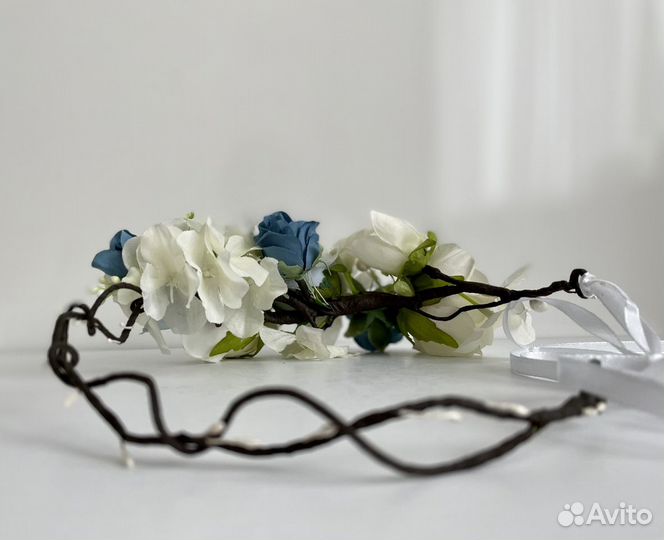 Венок на голову из цветов односторонний голубой