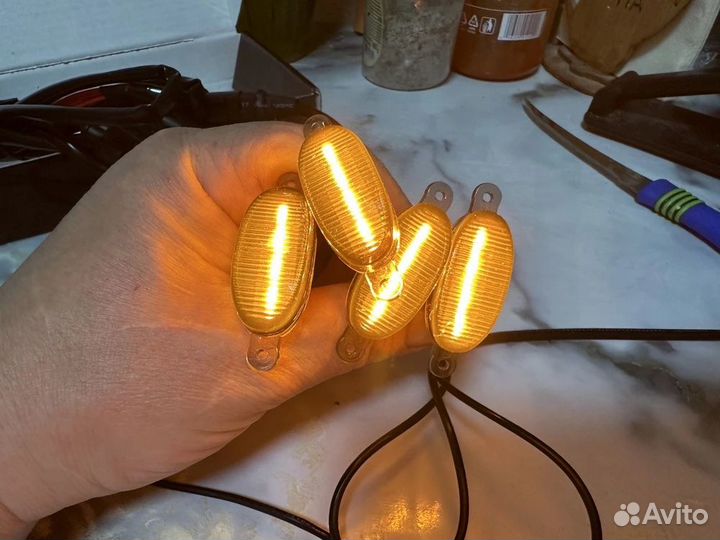 Дхо фонари в решетку радиатора Mitsubishi pajero 4