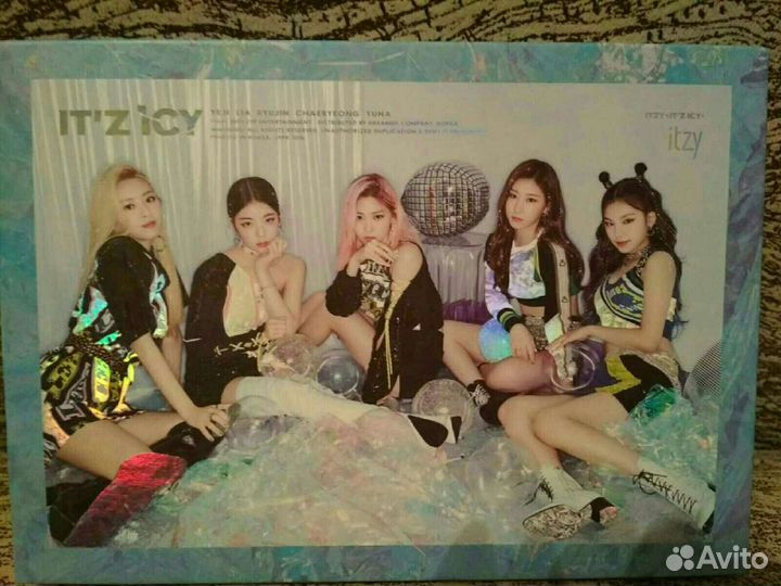 Альбом с диском корейской группы