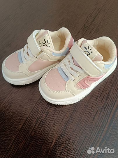 Кроссовки для девочки
