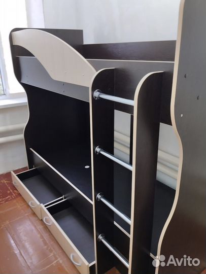 Продается б/у двухярусная кровать