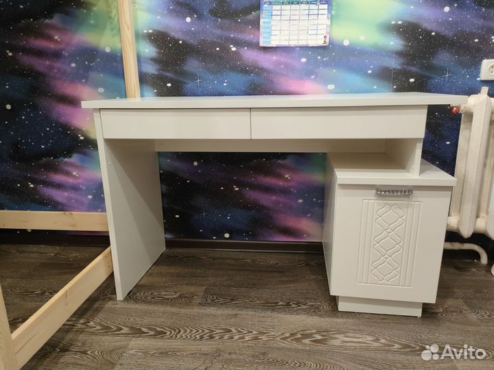 Письменный стол