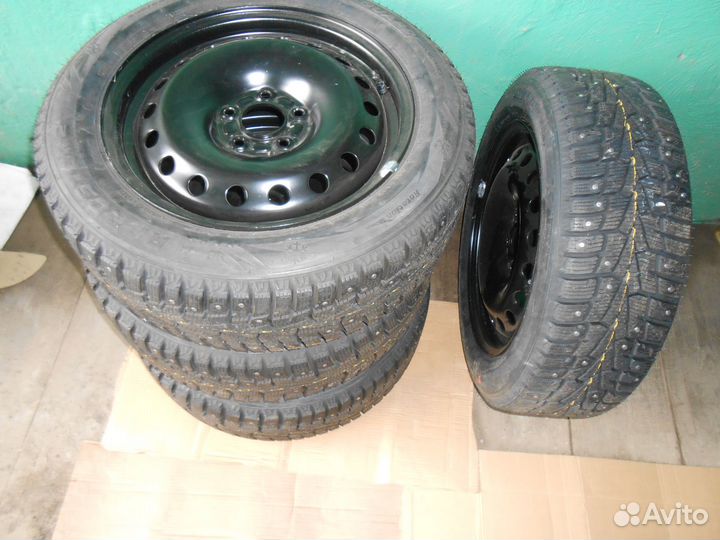 Roadstone Winguard Spike 205/55 R16 и 205/55 R16 200H