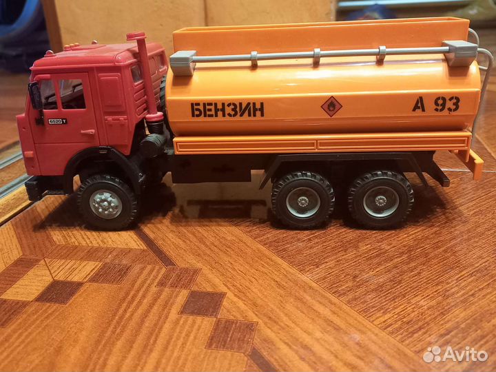 Игрушка бензовоз