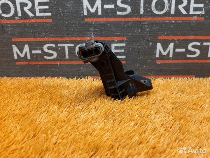 Крепление радиатора правое Mercedes-Benz C-Class