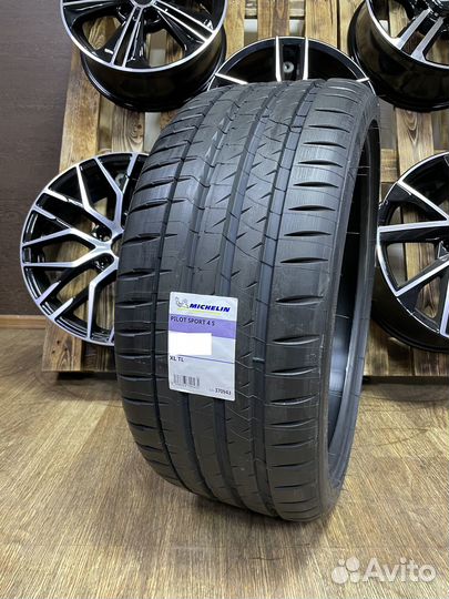 Michelin Pilot Sport 4 S 275/40 R20 и 315/35 R20 106Y