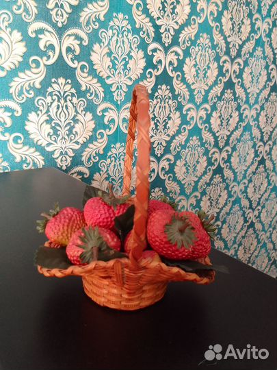 Корзинка плетеная для подарка