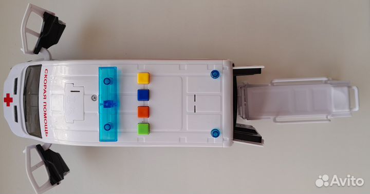 Машинка скорая помощь с инерционным механизмом