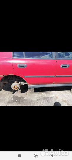 Mitsubishi carisma дверь