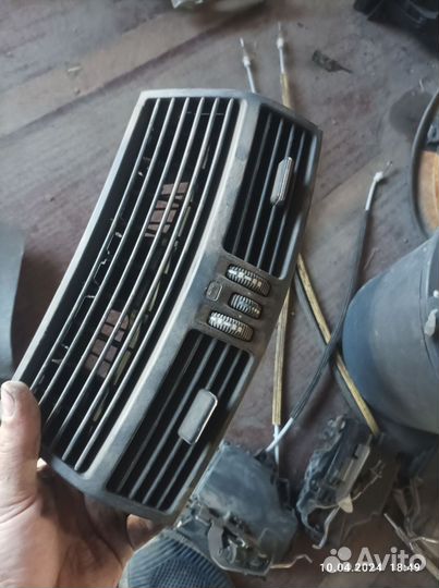 Дефлектор воздушный mercedes w220С дефектом