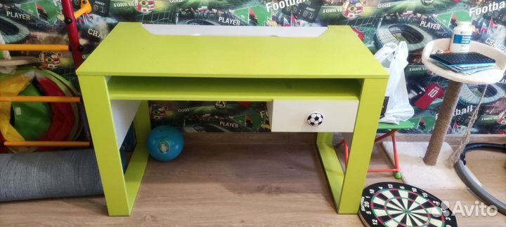 Детский письменный стол
